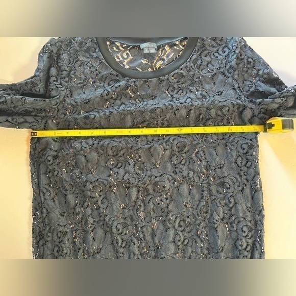 Theory navy blue lace top black trim sz L long slv party mobwife contemporary - Picture 5 of 5